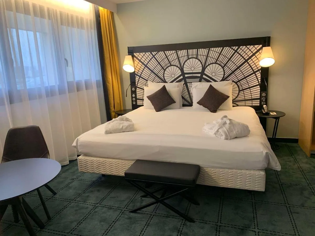 Hotell Mercure Paris Porte De Versailles Expo 4*